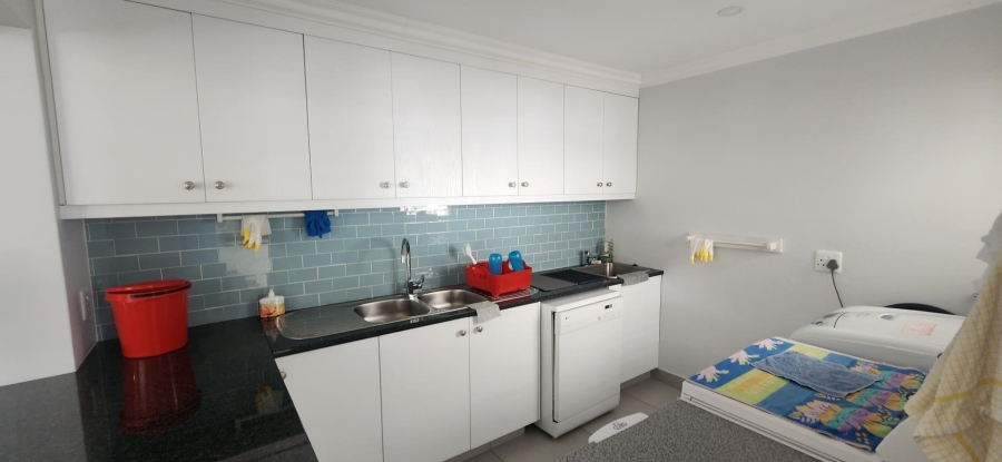 6 Bedroom Property for Sale in Fraaiuitsig Western Cape